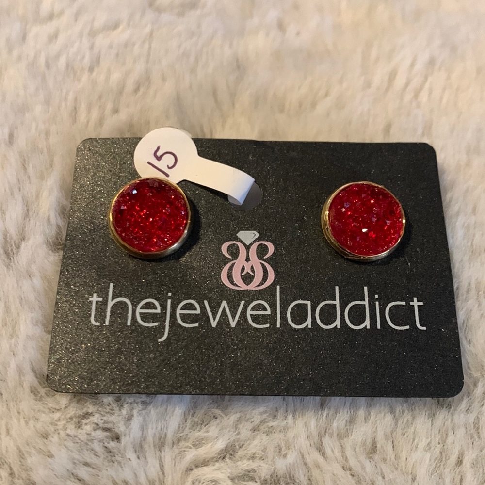 Red stone earrings with gold outline